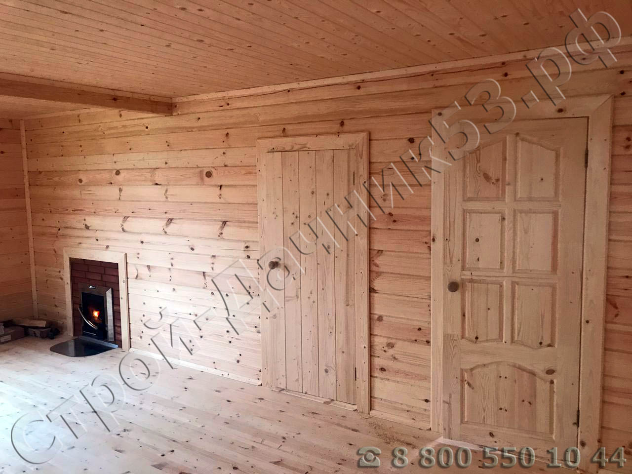 Внутренняя отделка установленной печь с выходом топки в комнату отдыха