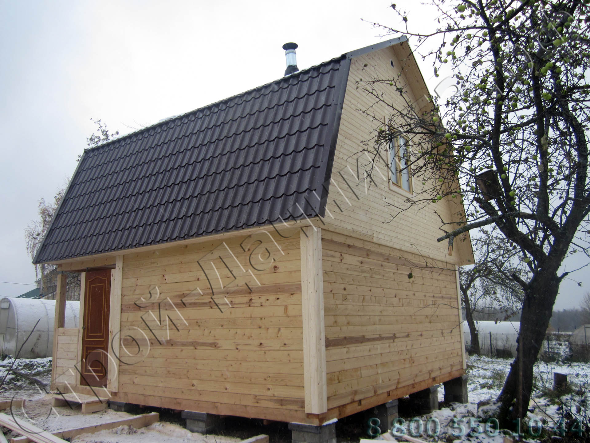 Вид бани с задней стороны