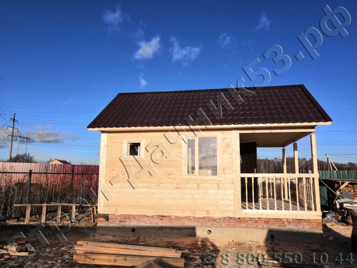 Вид бани с боку, со стороны моечного отделения и комнаты отдыха