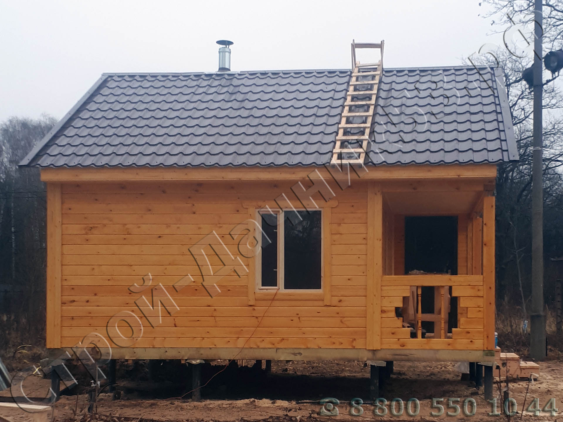 Вид бани с боку со стороны комнаты отдыха