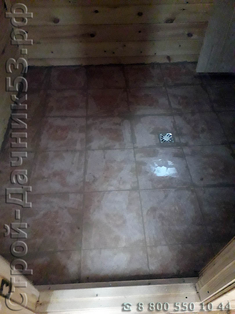 Моечная, полы обложенные плиткой со сливом