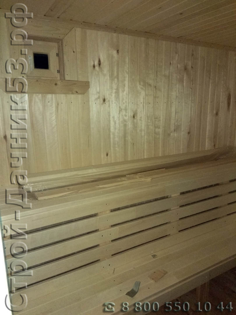 Пологи и установленная отдушина для проветривания помещения парной