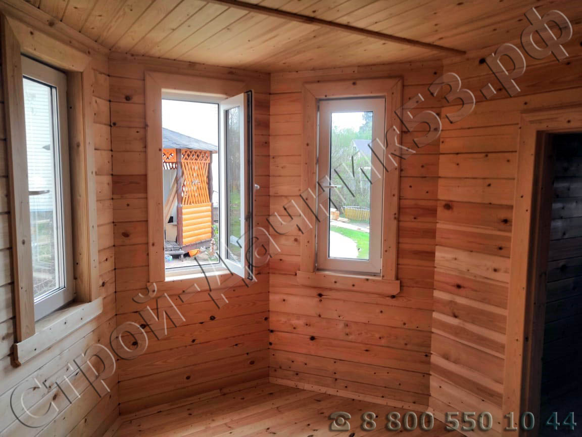 Внутренняя отделка вид внутри эркера окна установлены фрамужные металлопластиковые