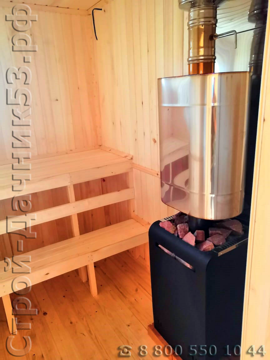Парное отделение, выполнены двухъярусные пологи установлена печь с навесным баком на трубе для горячей воды