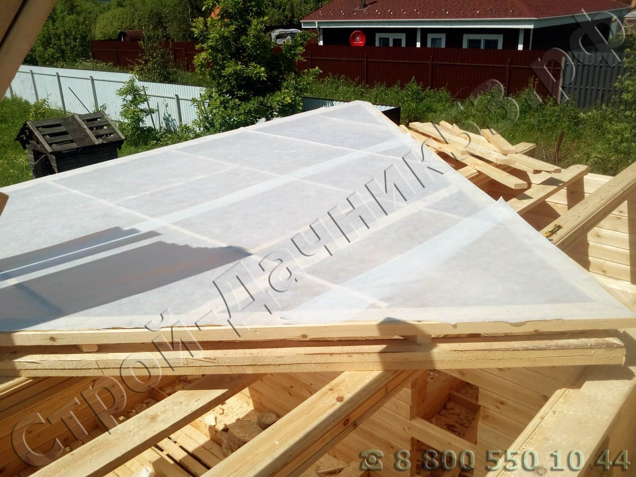 Сборка фронтонов поверху под зашивку вагонкой с наружной стороны прокладывается ветрозащита