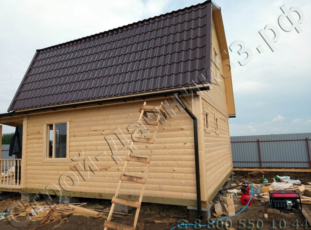 Вид бани со стороны скатов крыши