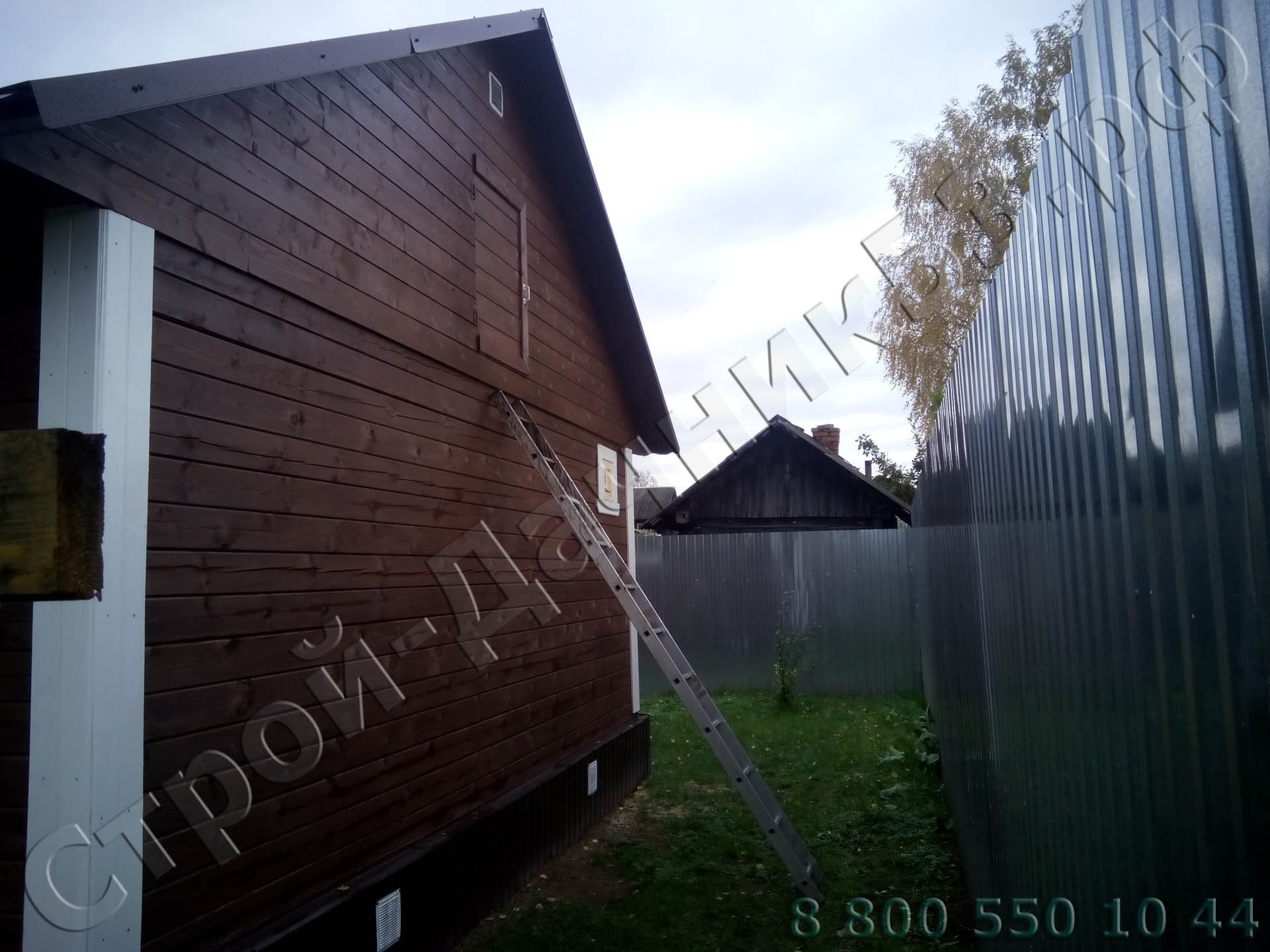 Задняя сторона бани