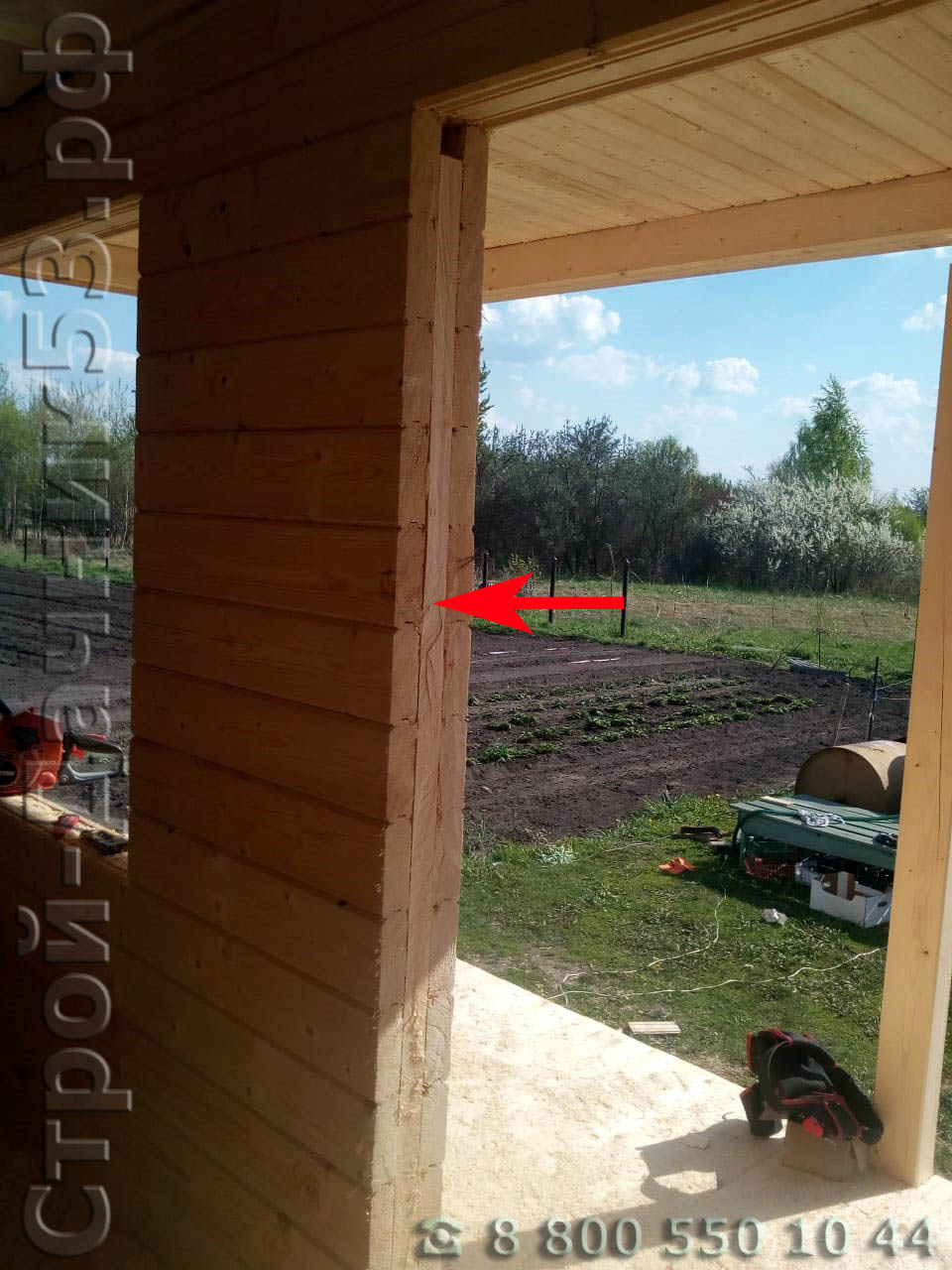 Дверные и оконные проемы с установленными брусками обсады ройки. Предотвращают при усадки гуляние бруса