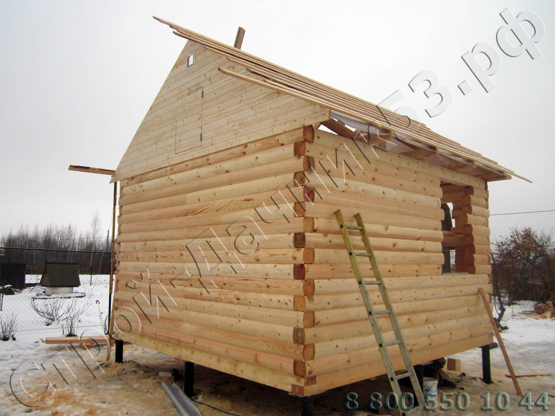 Вид бани с задней стороны