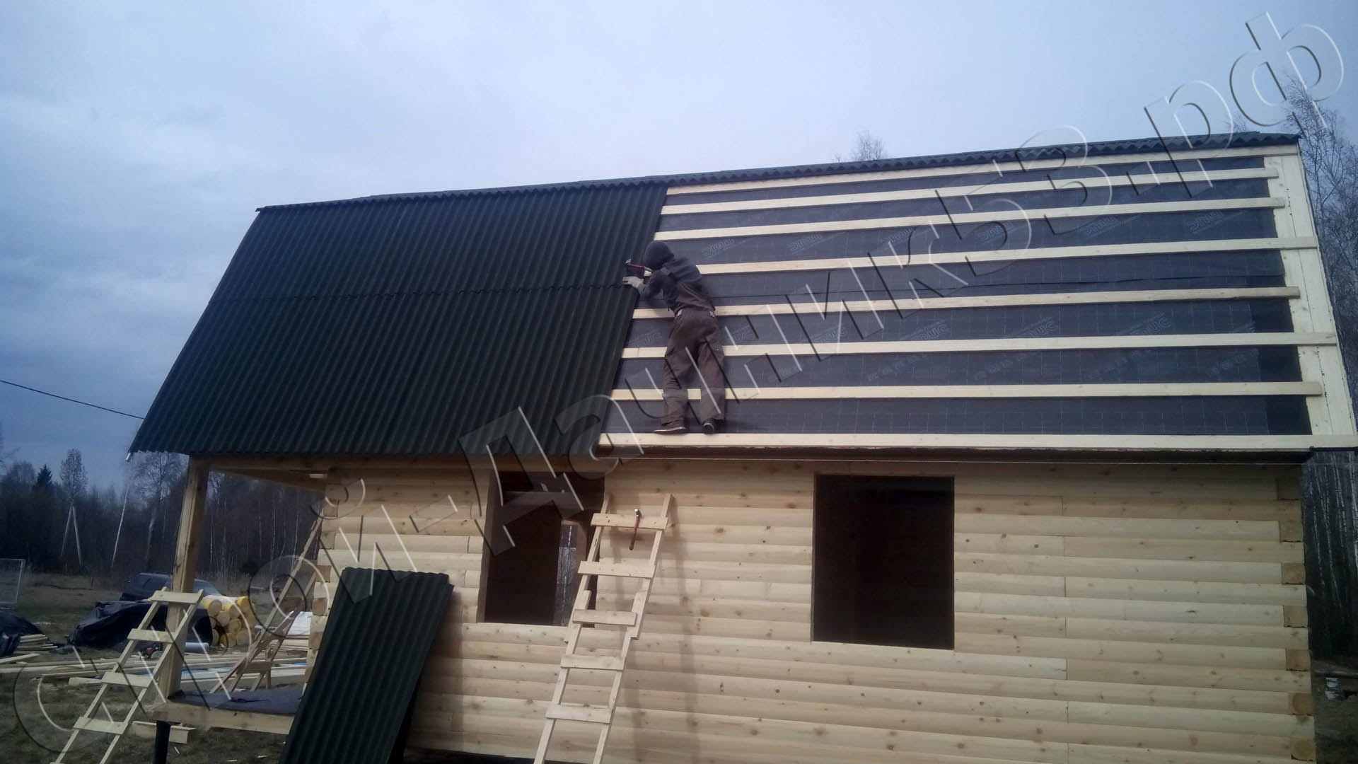 Ведутся кровельные работы