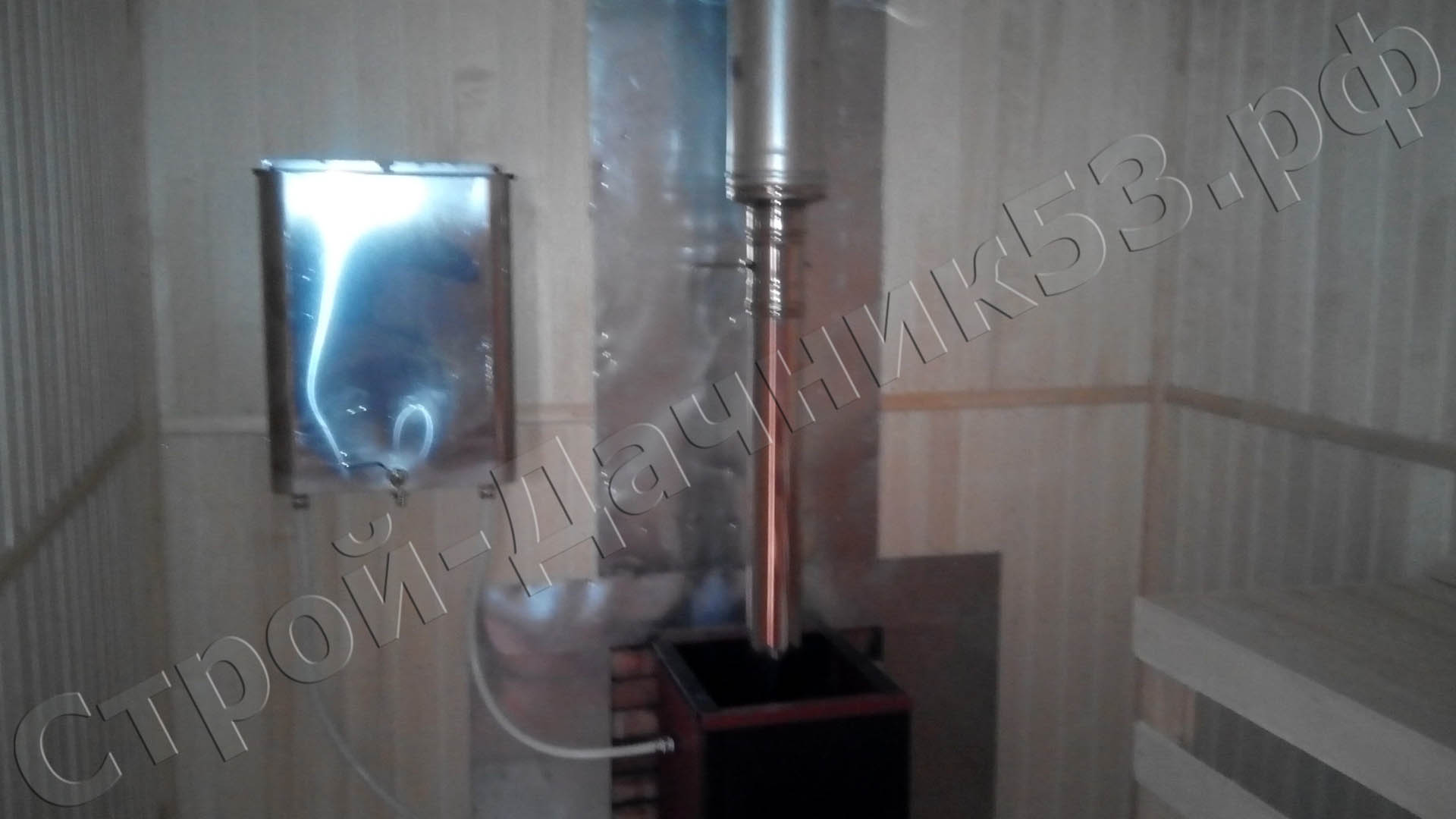 Печь в парной с баком для горячей воды