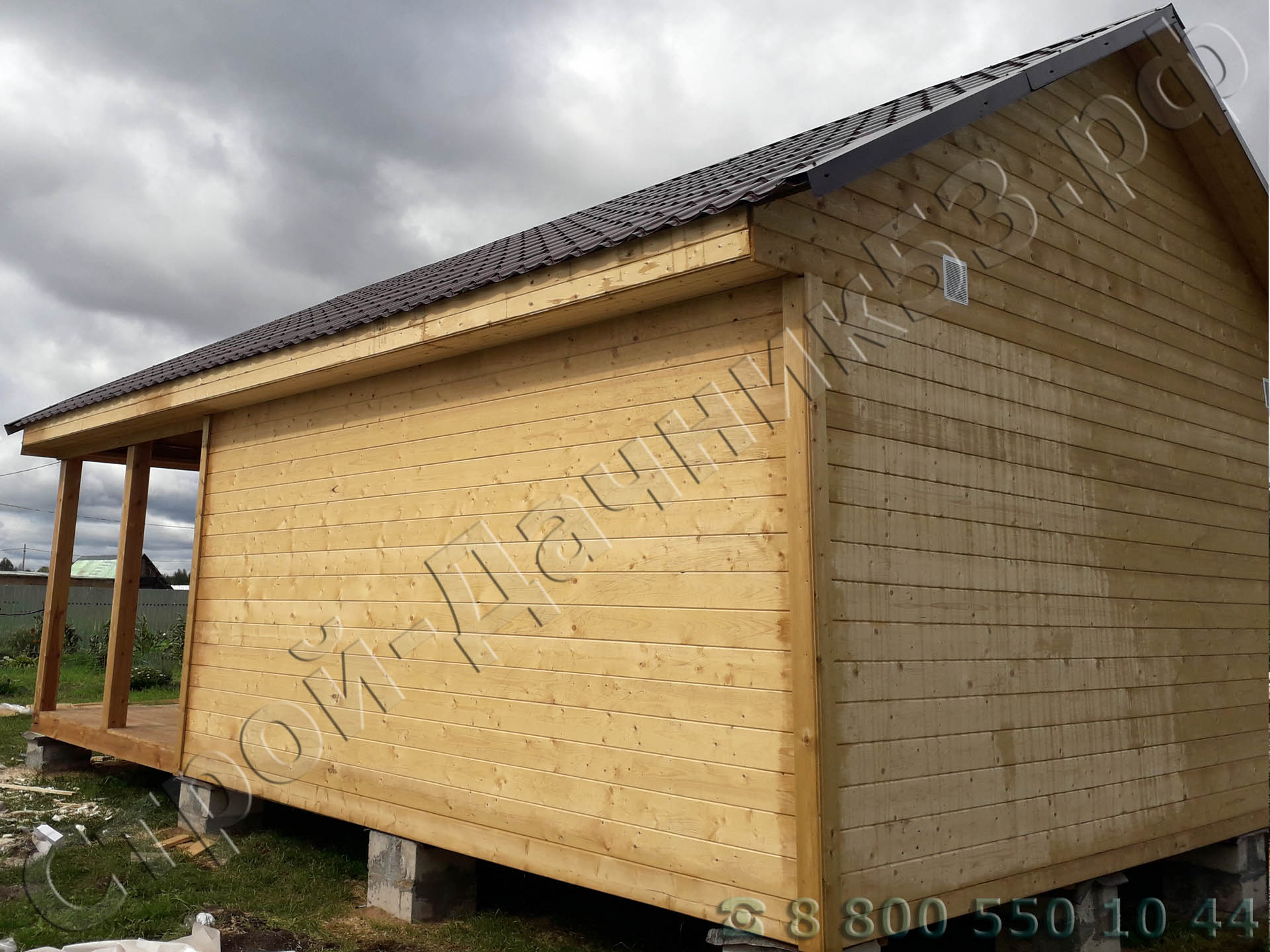 Вид бани с задней стороны