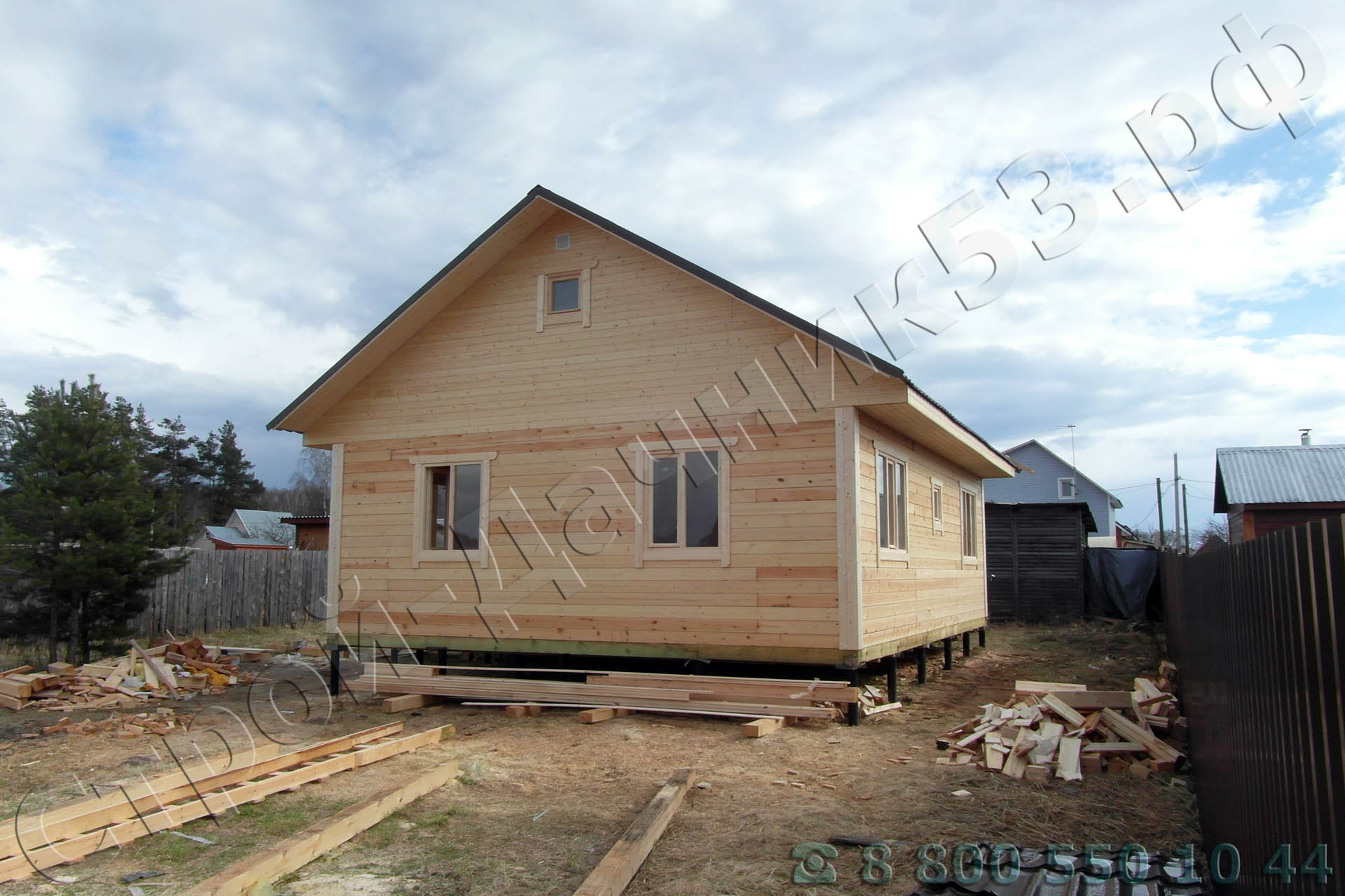 Вид дома с задней стороны