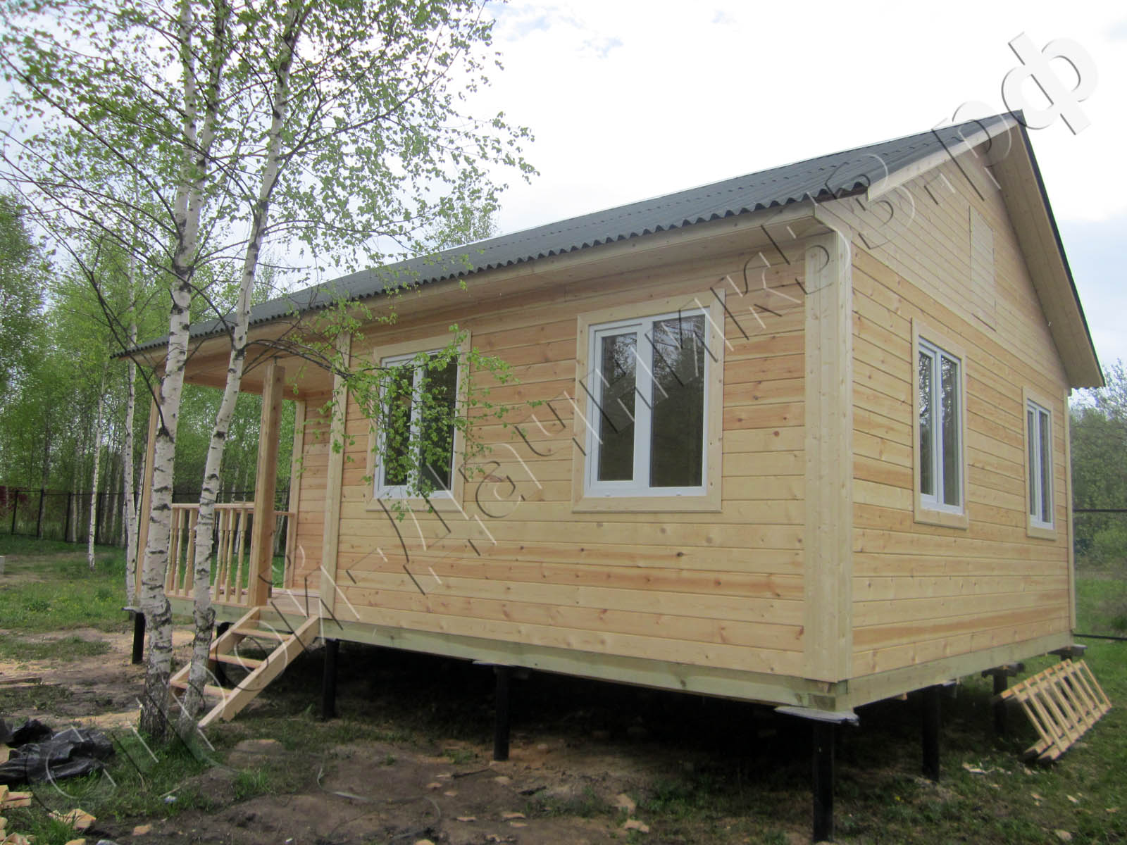 Вид дома сбоку