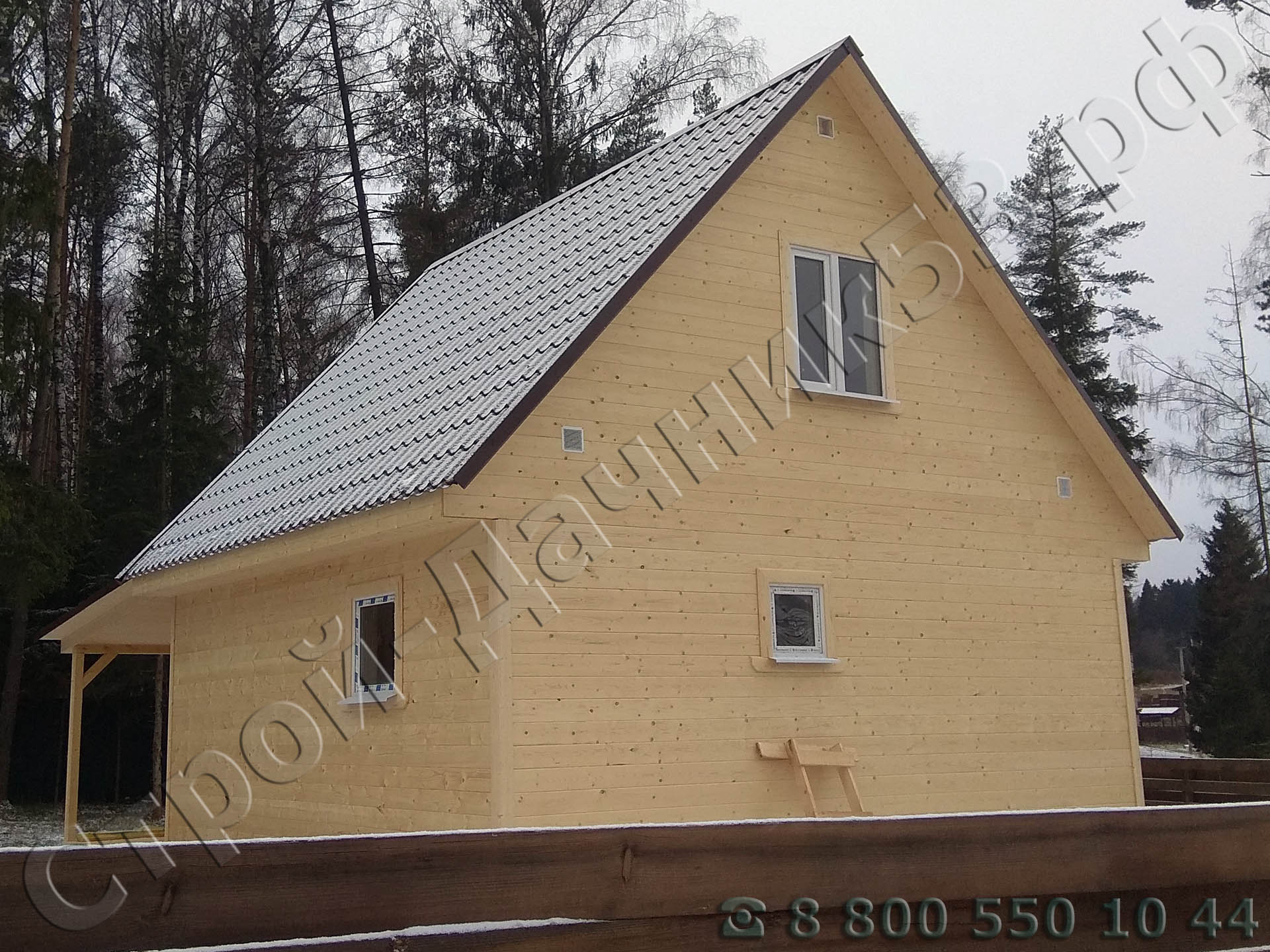 Вид бани с задней стороны