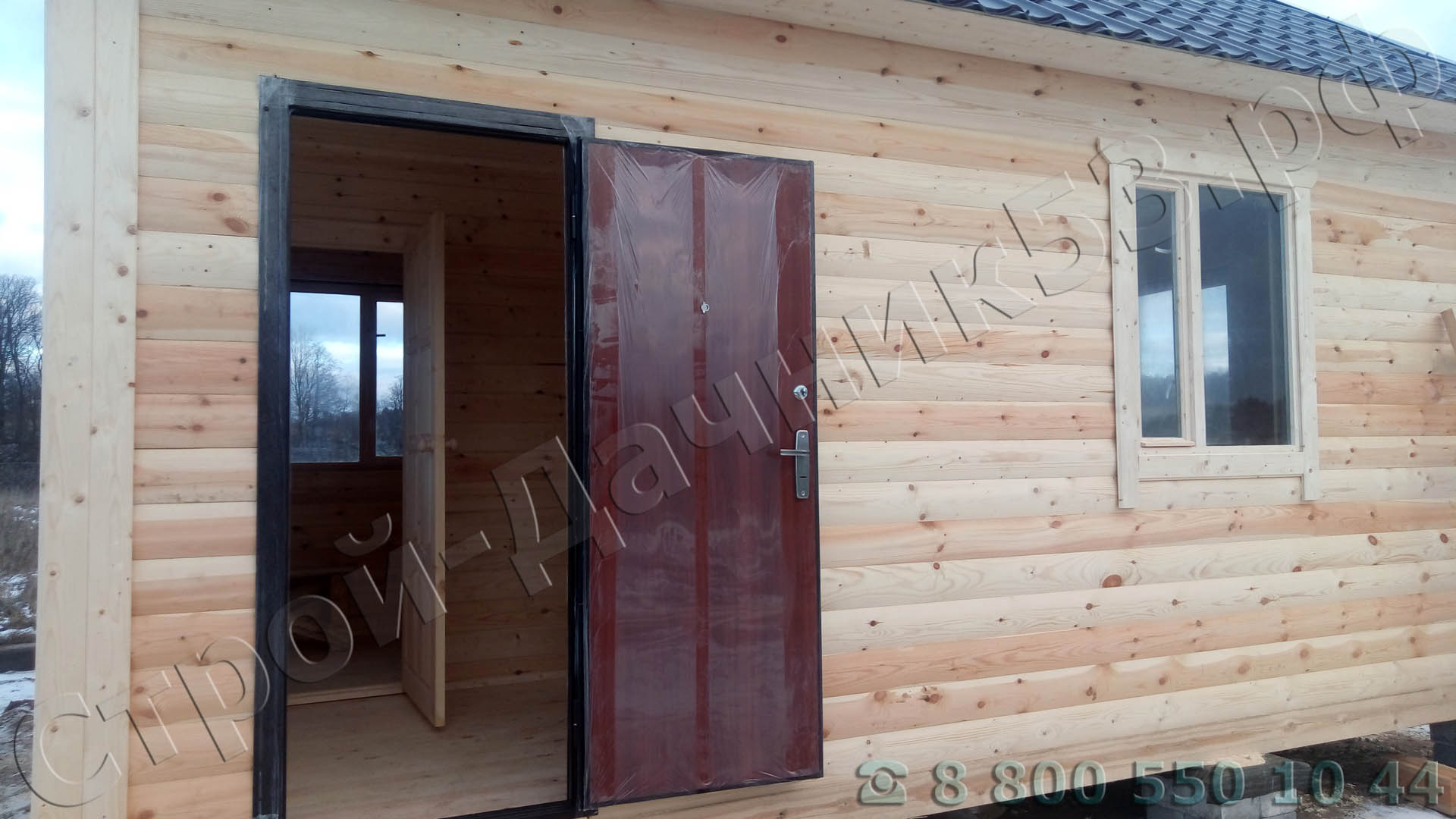 Установлена металлическая дверь (производство Россия)