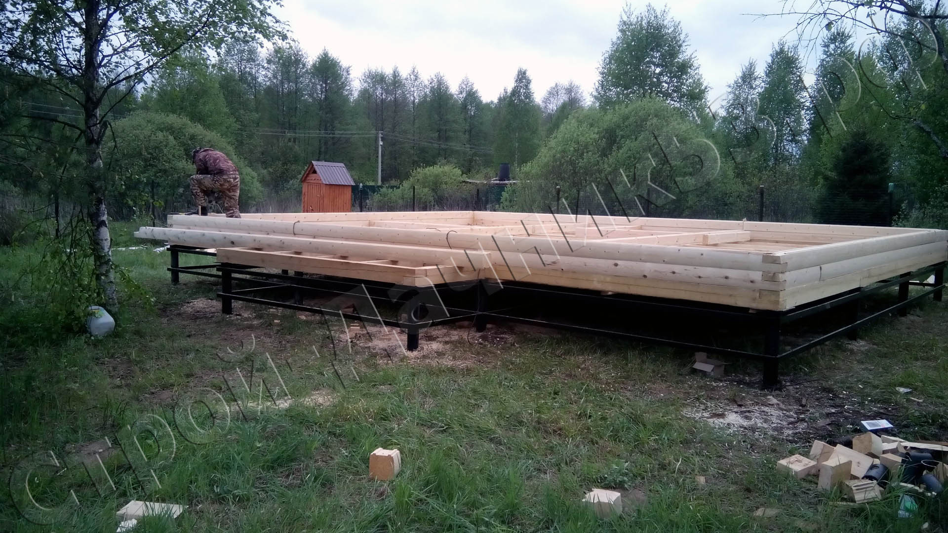 Возведение сруба на деревянные нагеля