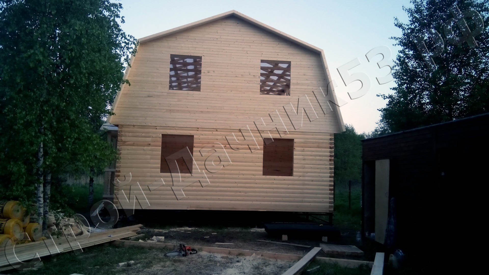 Закончена стропильная система с обрешеткой