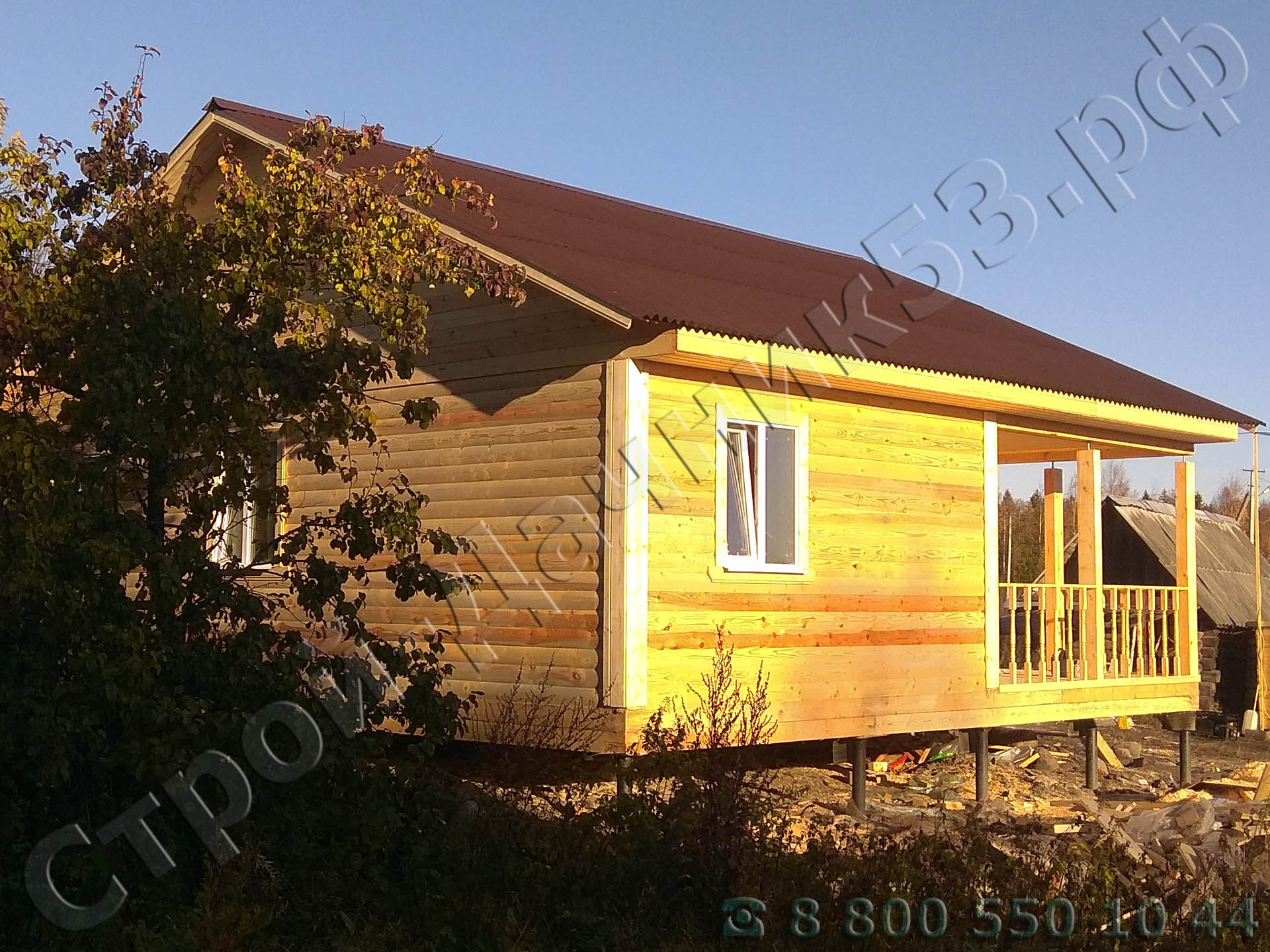 Вид дома с задней стороны