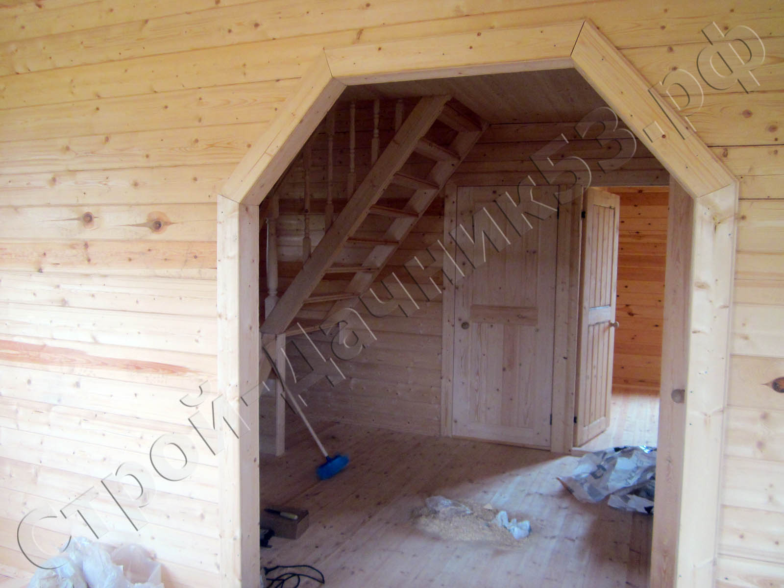 Внутренняя отделка вид из гостинной