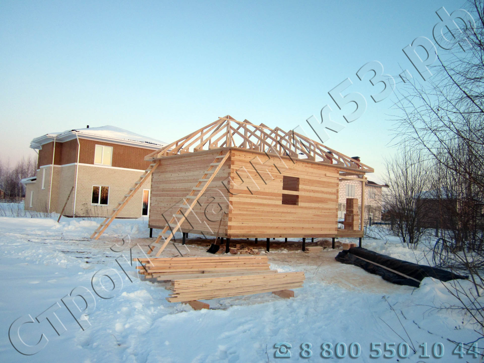 Монтаж сруба закончен, установка стропильной системы
