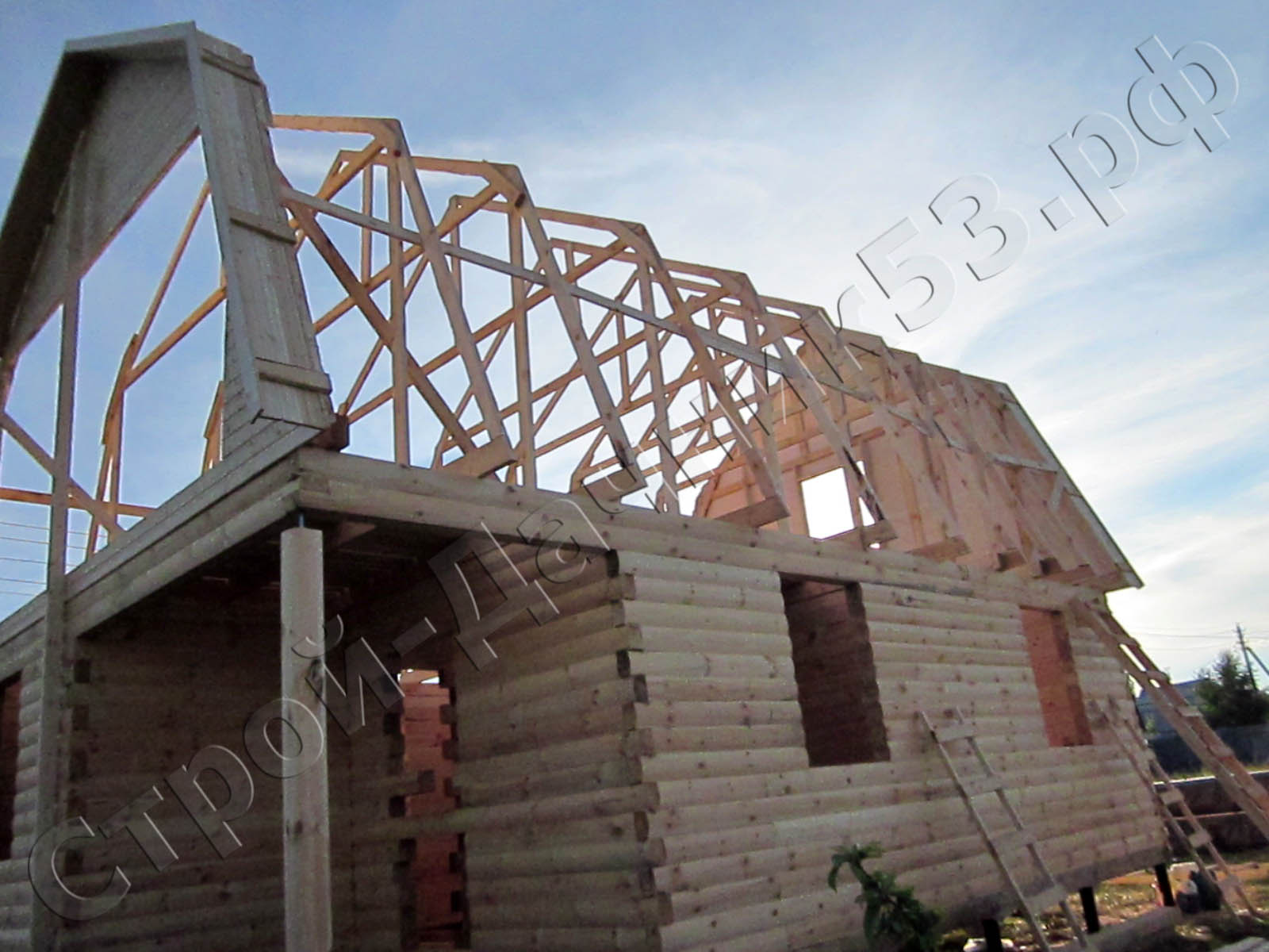 Завершен монтаж стропильной системы дома