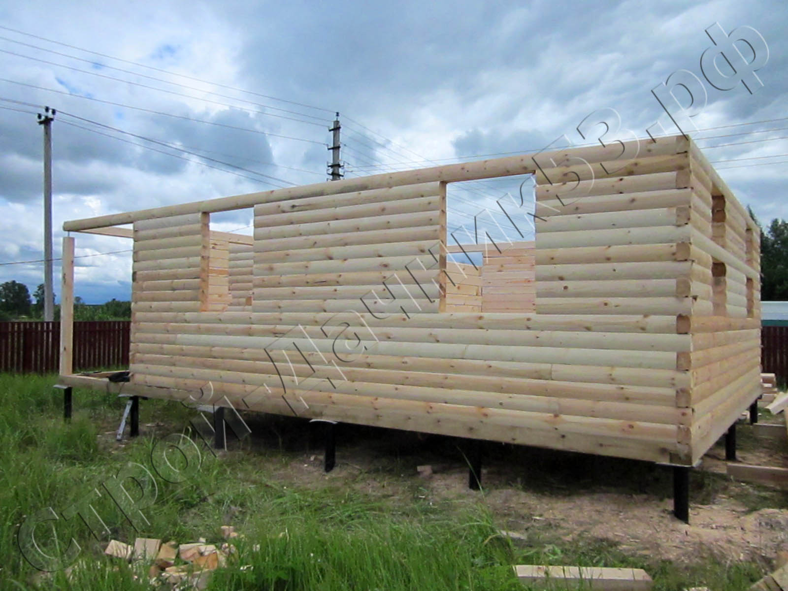 Сруб первого этажа закончен