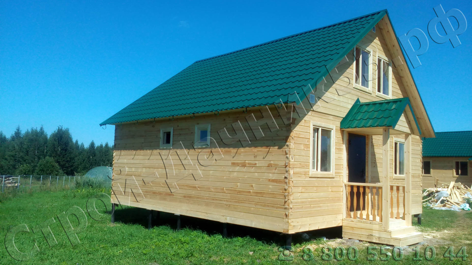 Вид дома 8х8м с мансардным этажом выполненного под ключ боковая сторона