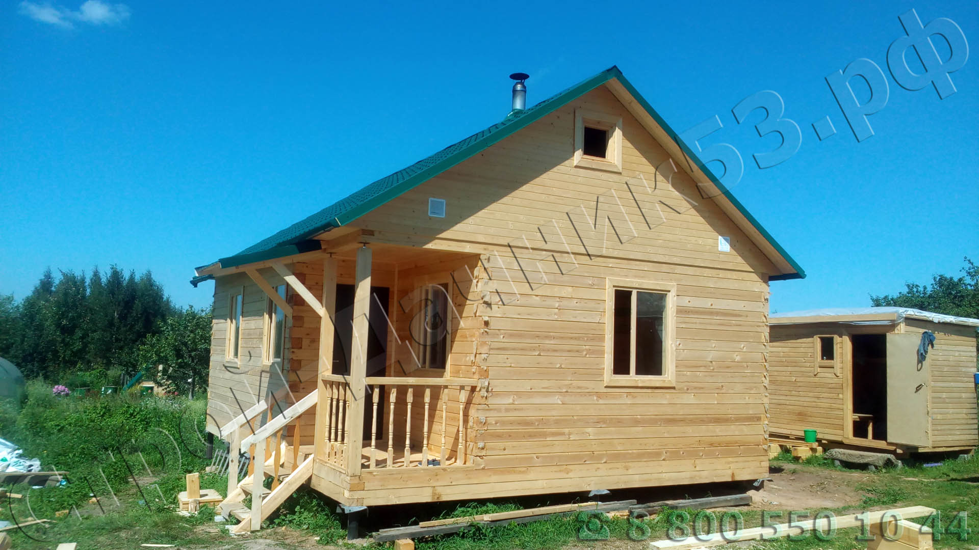 Вид дома со стороны фронтонов и террасы