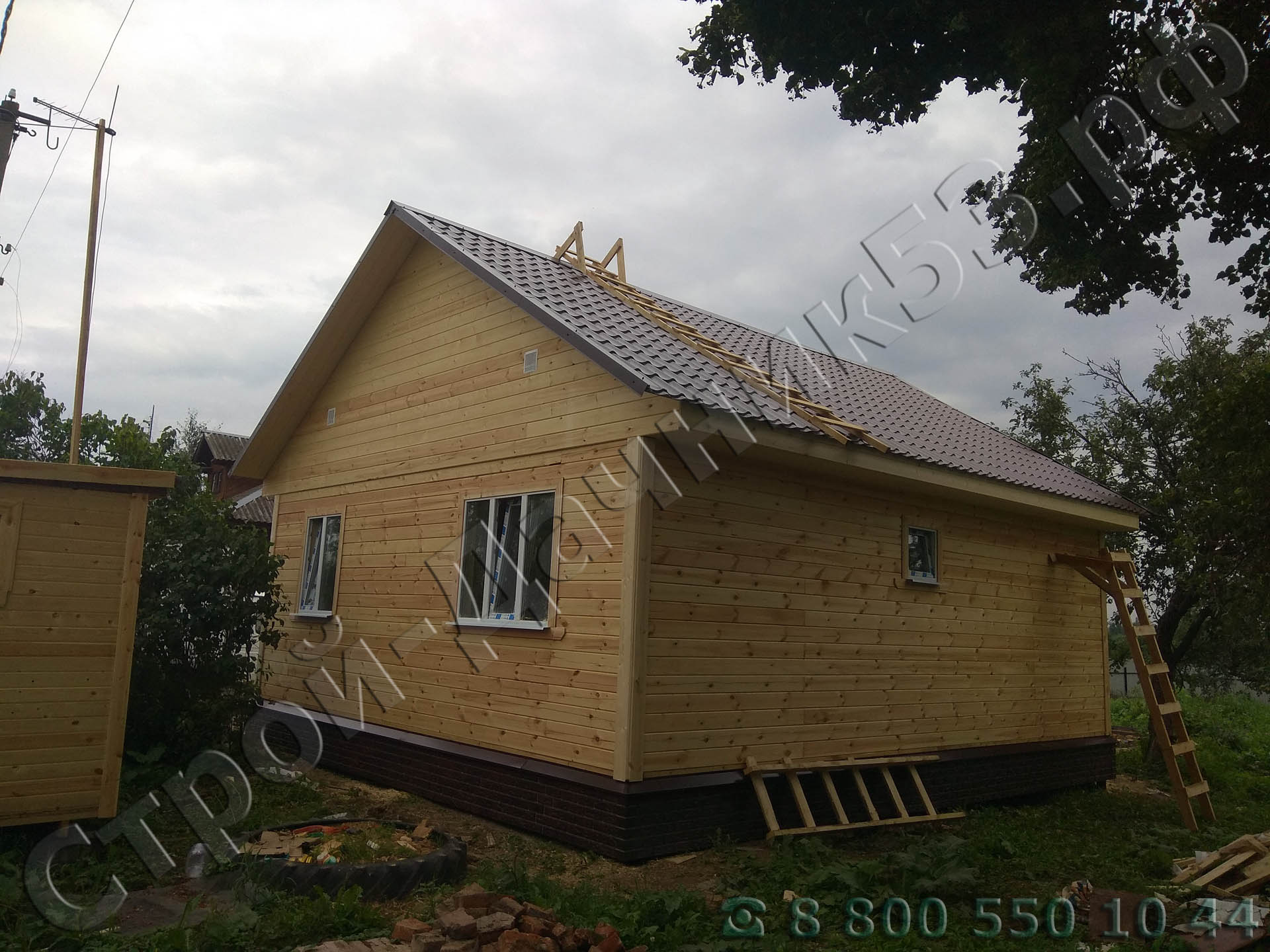 Вид дома с задней стороны