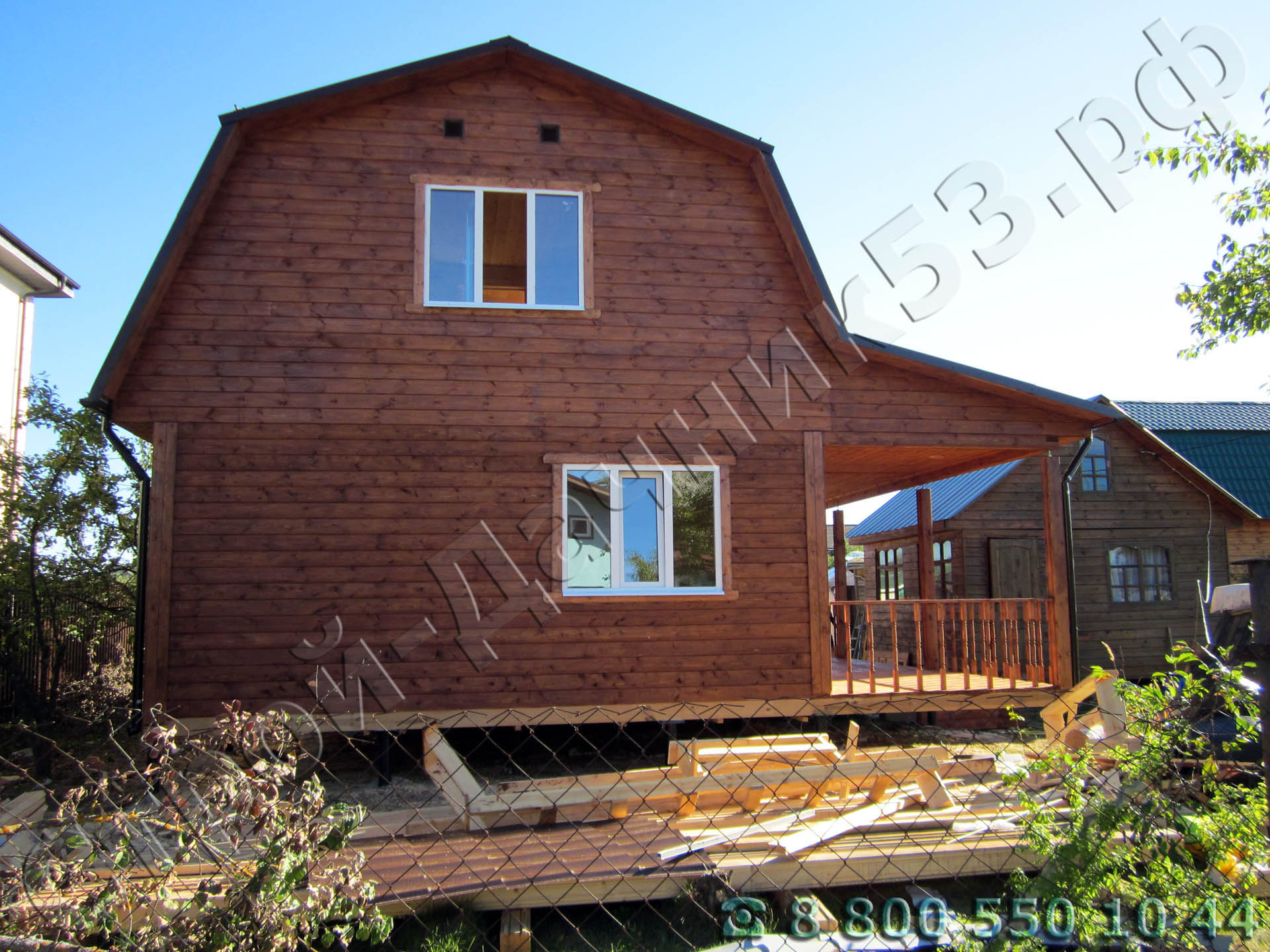 Вид дома с задней стороны