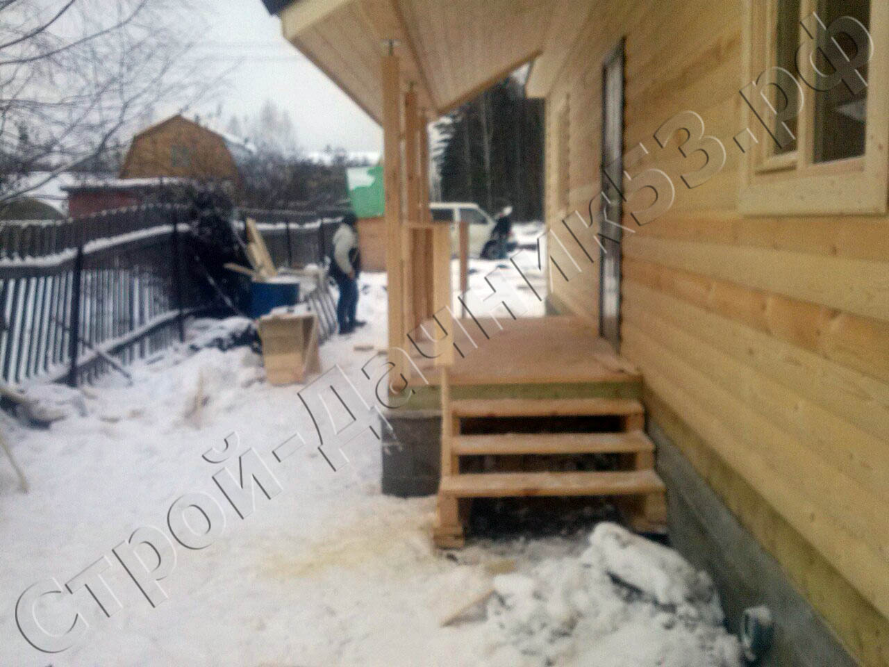 Вход на террасу дома