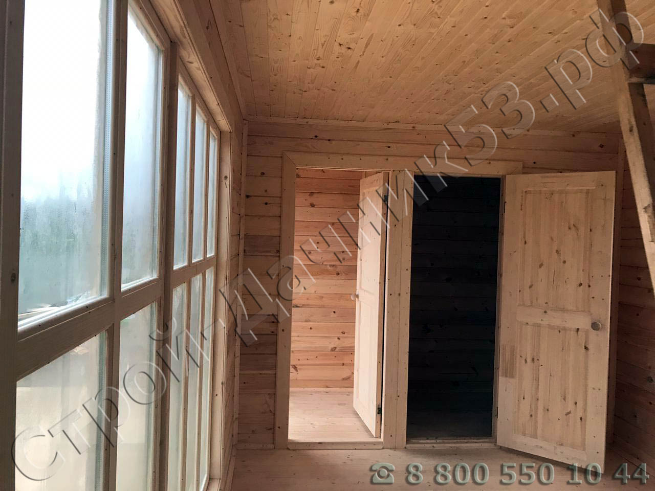 Внутренняя отделка вид из комнаты в прихожую и сан узел