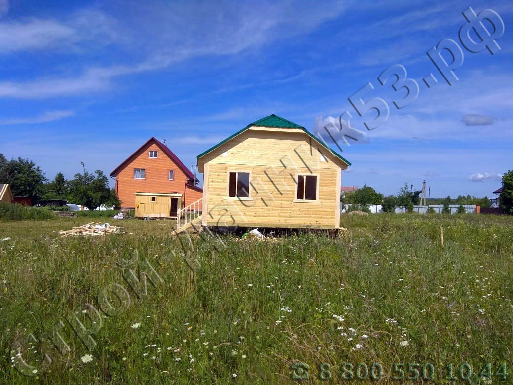 Дом со стороны спальни и гостинной