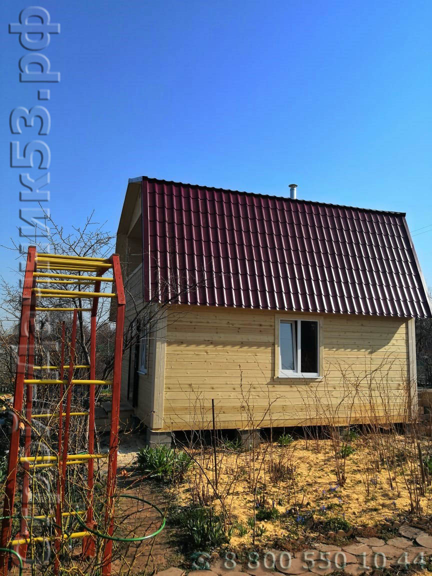 Вид бани с боку со стороны комнаты отдыха