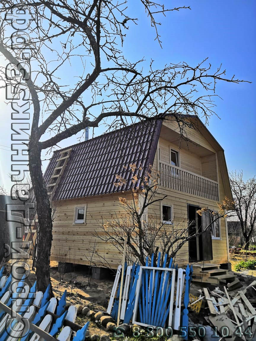 Вид бани с боку со стороны моечной и парной