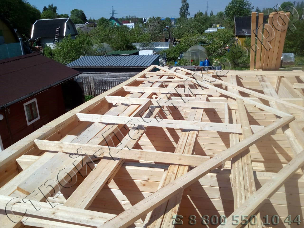 Сборка фронтонов на построенном срубе