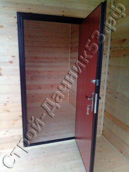 Вид из террасы в прихожую