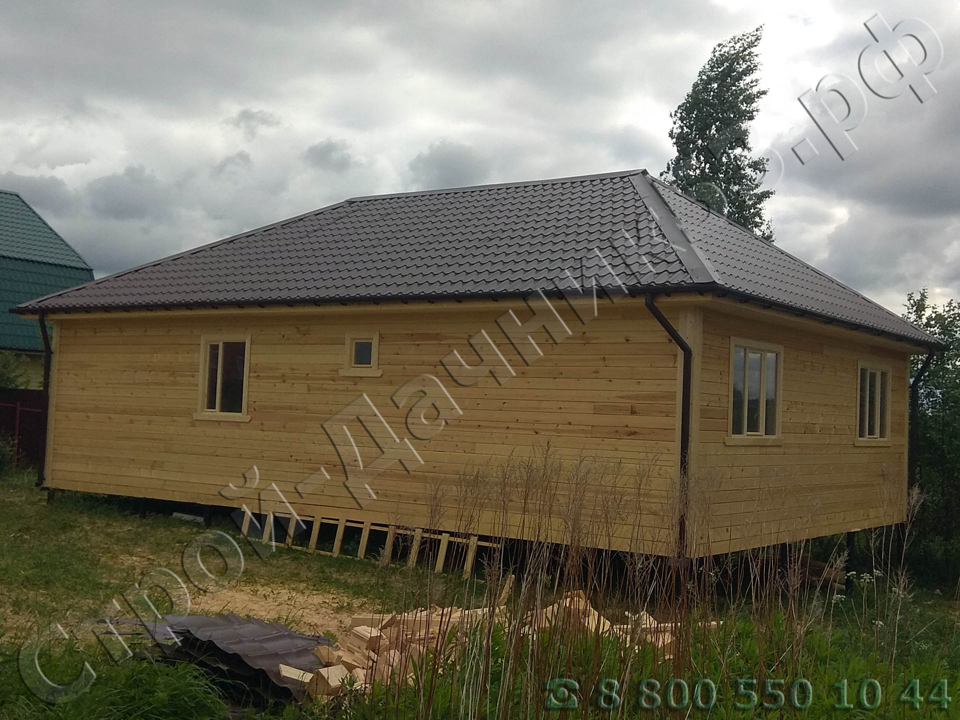 Вид дома с задней стороны