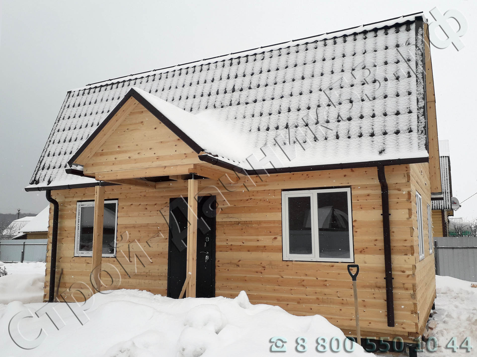 Вид дома, дополнительно установлены окна ПВХ и водосточная система