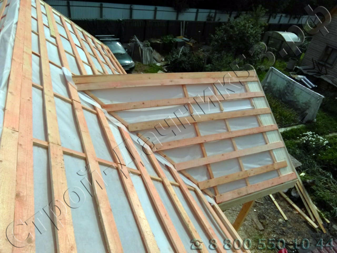 Обрешетка стропильной системы с прокладкой парогидроизоляционной пленкой через контр рейку