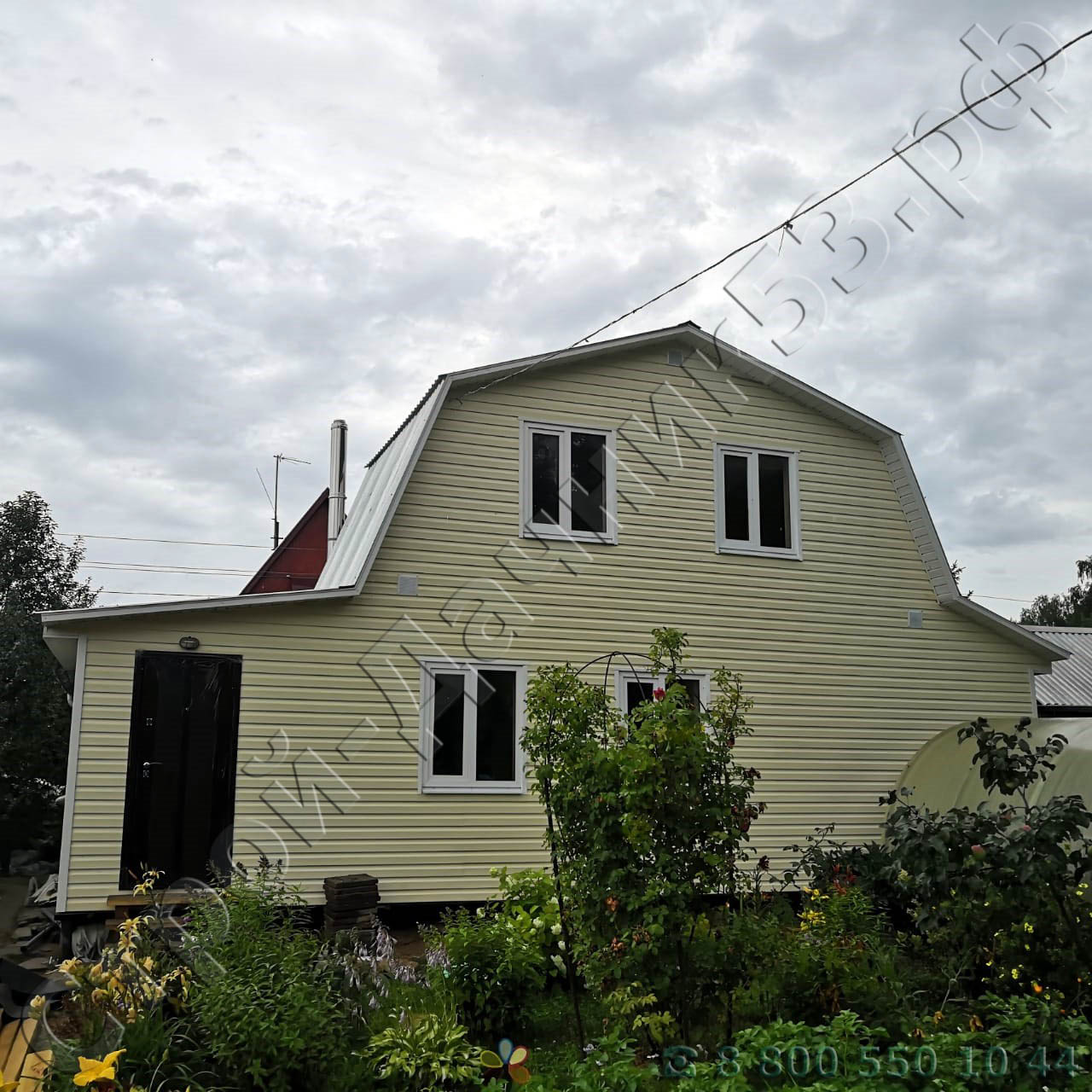 Пристройка к дому с «ломанной» крышей