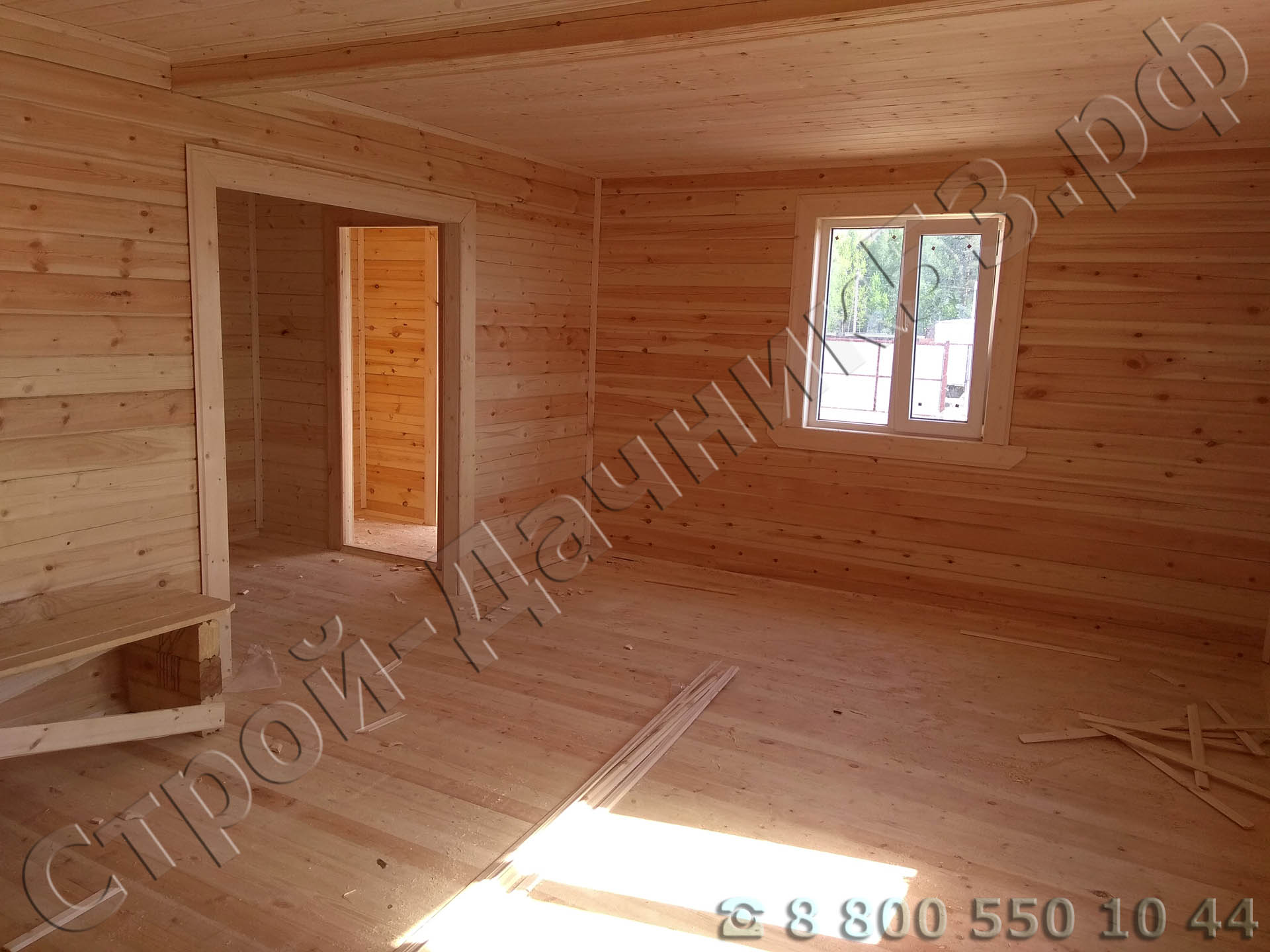 Кухня на первом этаже вместо двери выполнен арочный проем