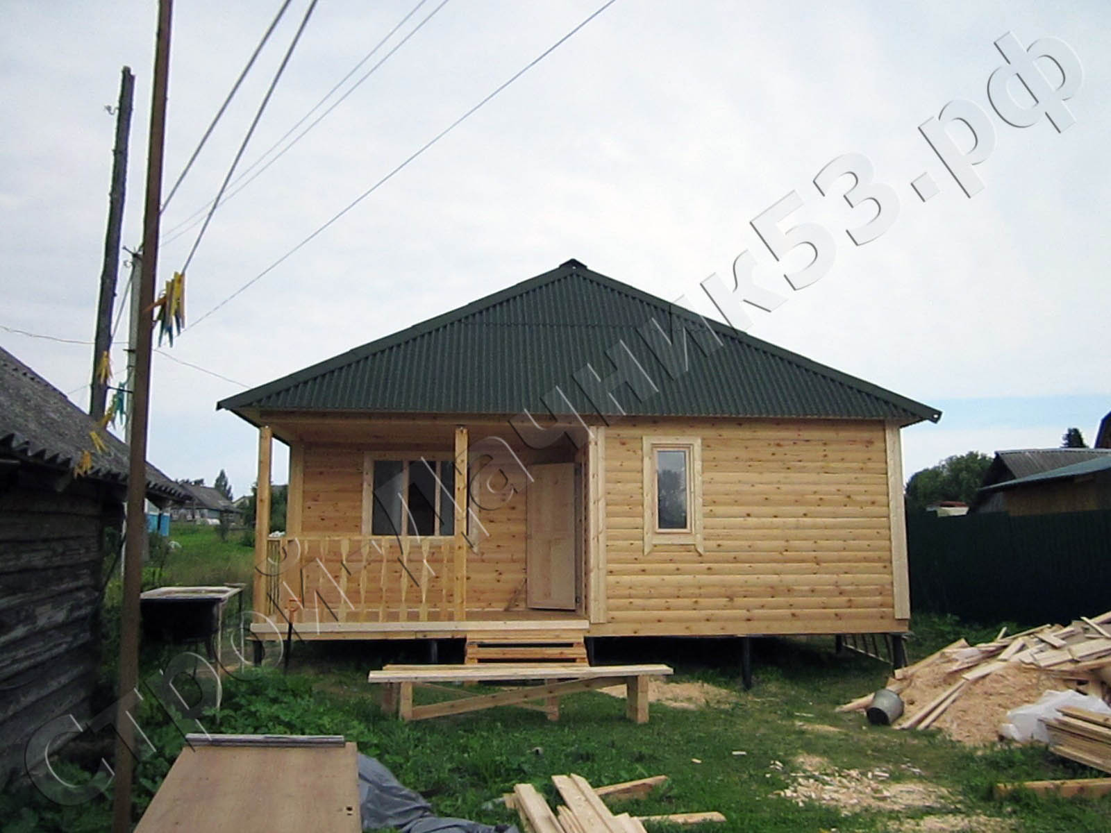 Вид дома с входной стороны на террасу