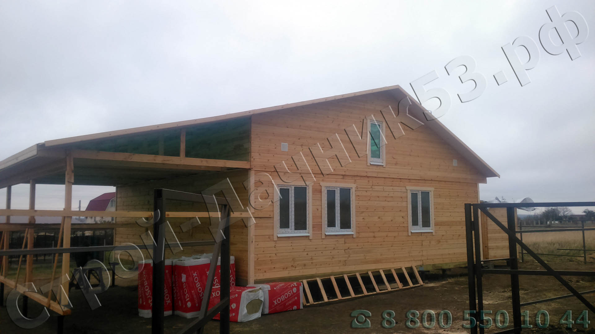 Вид дома с задней стороны где располагаются спальни