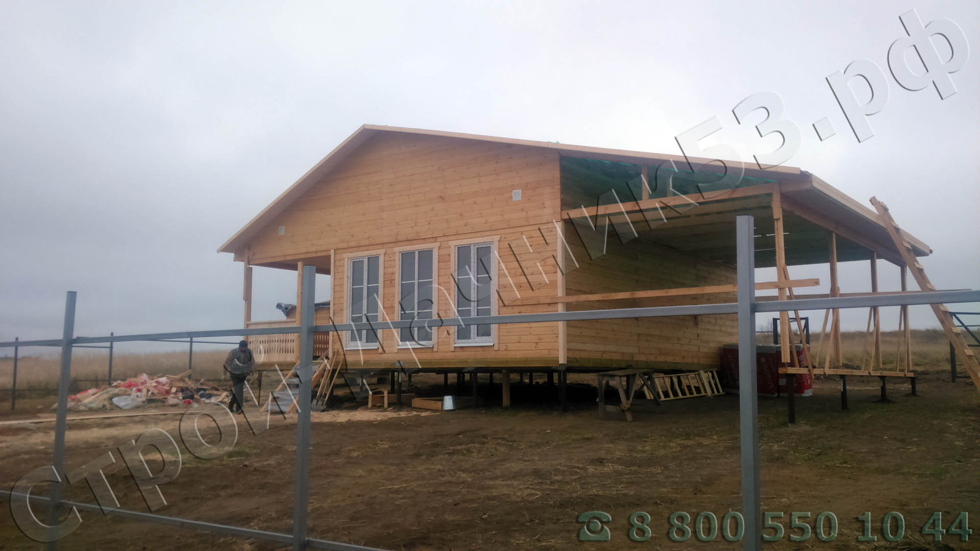 Вид дома со стороны навеса