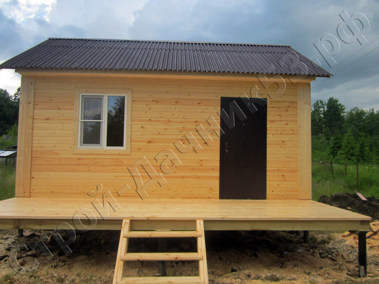 Вид дома со стороны террасы