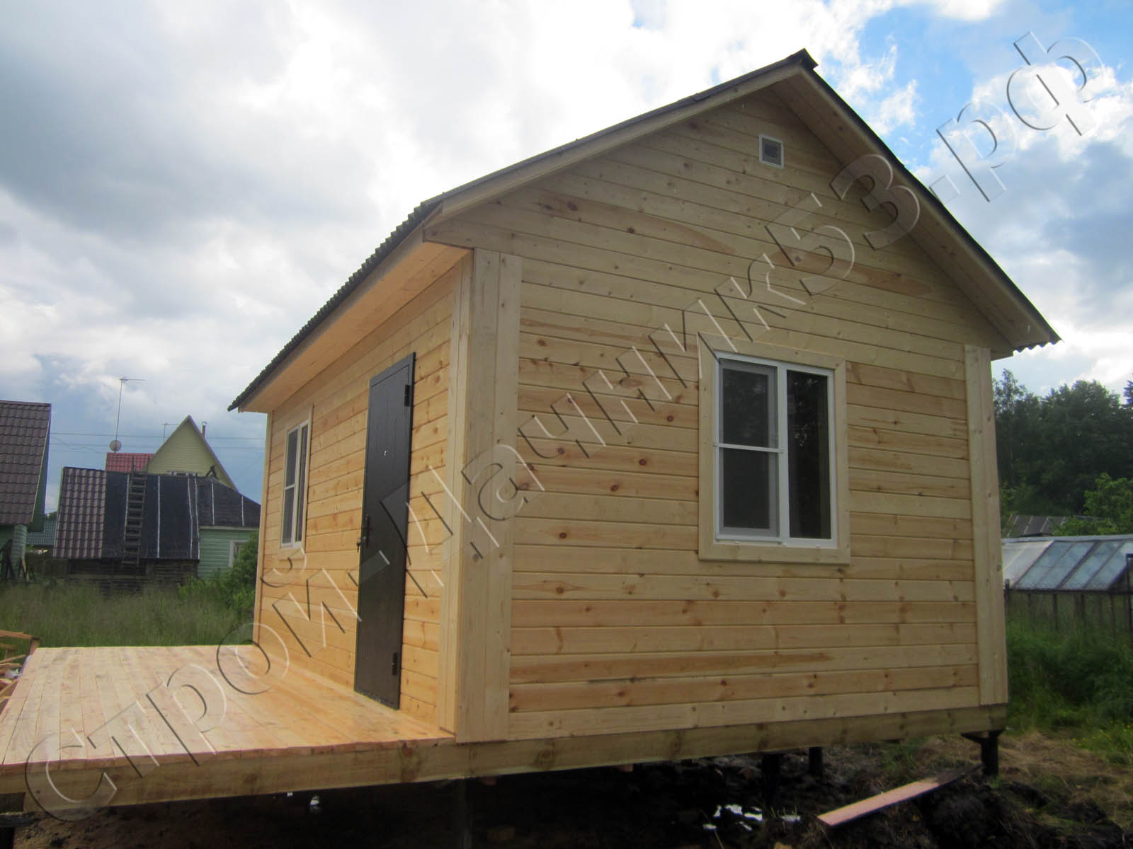 Посёлок Михайловский Ленинградская область Кировский район Вид дома с боку