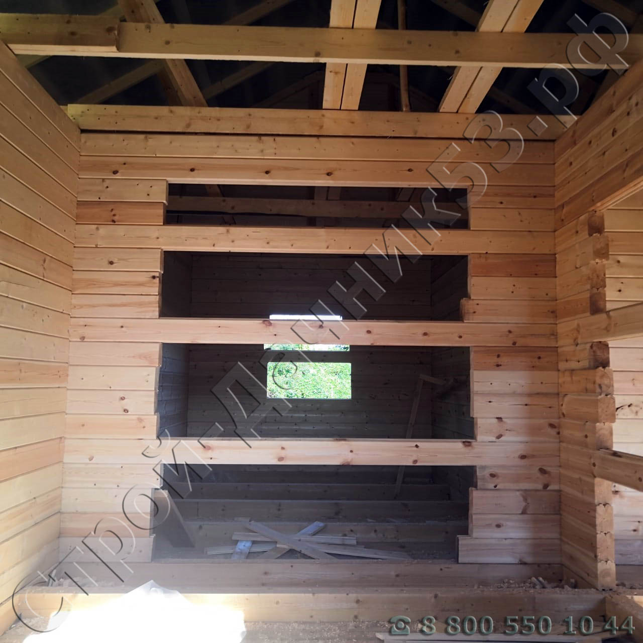 Все проемы дверей и окон выполнены с перевязкой бруса для равномерной усадки дома