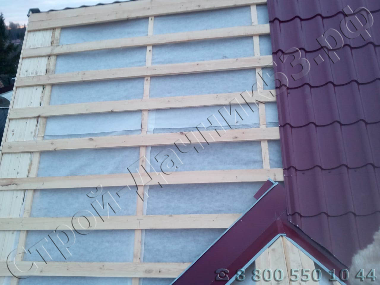 Перед кровлей по технологии уложена паро гидроизоляция с контр рейкой для вент зазора